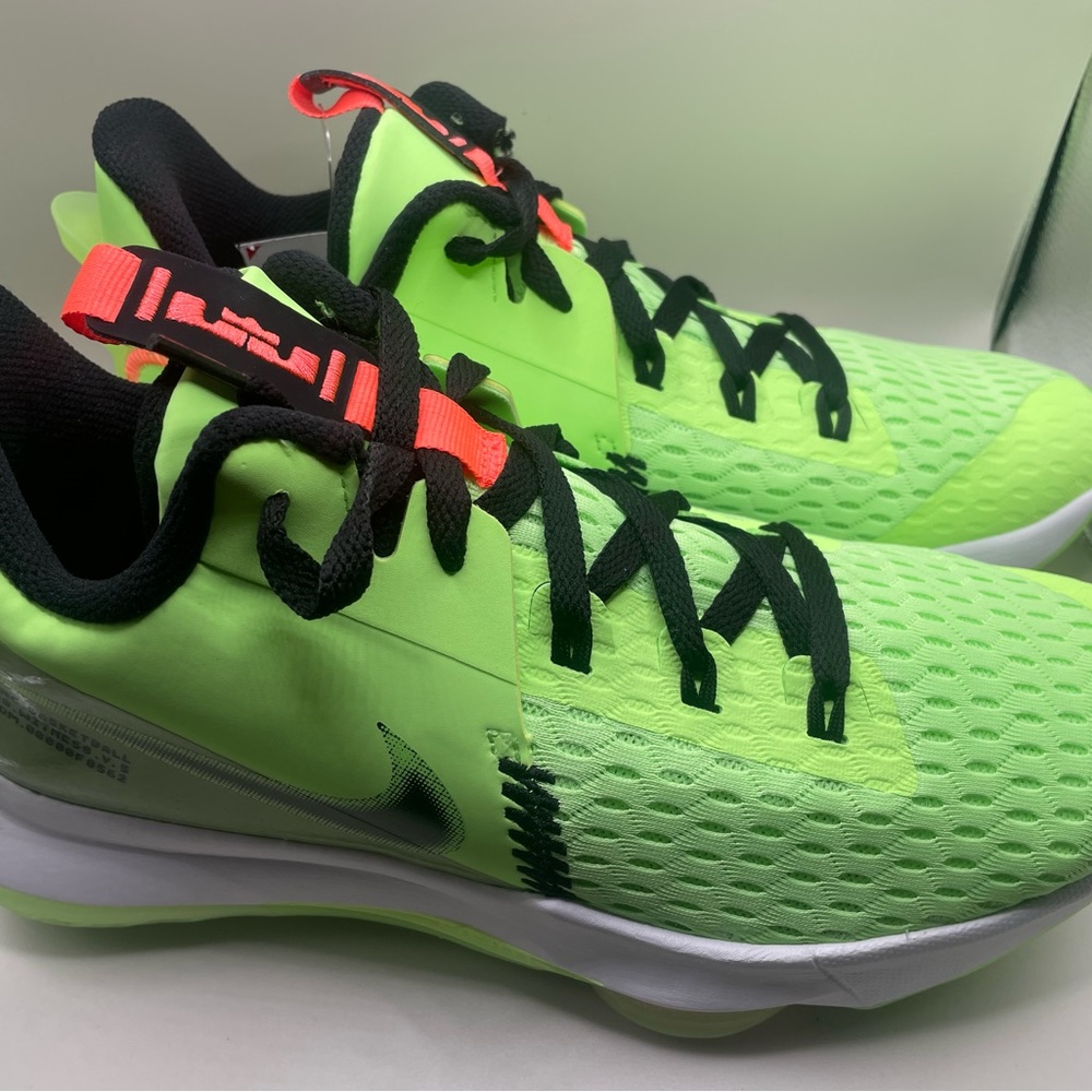 Men’s Nike Lebron Witness 5 Grinch Lime Green Basketball Shoes Size 10